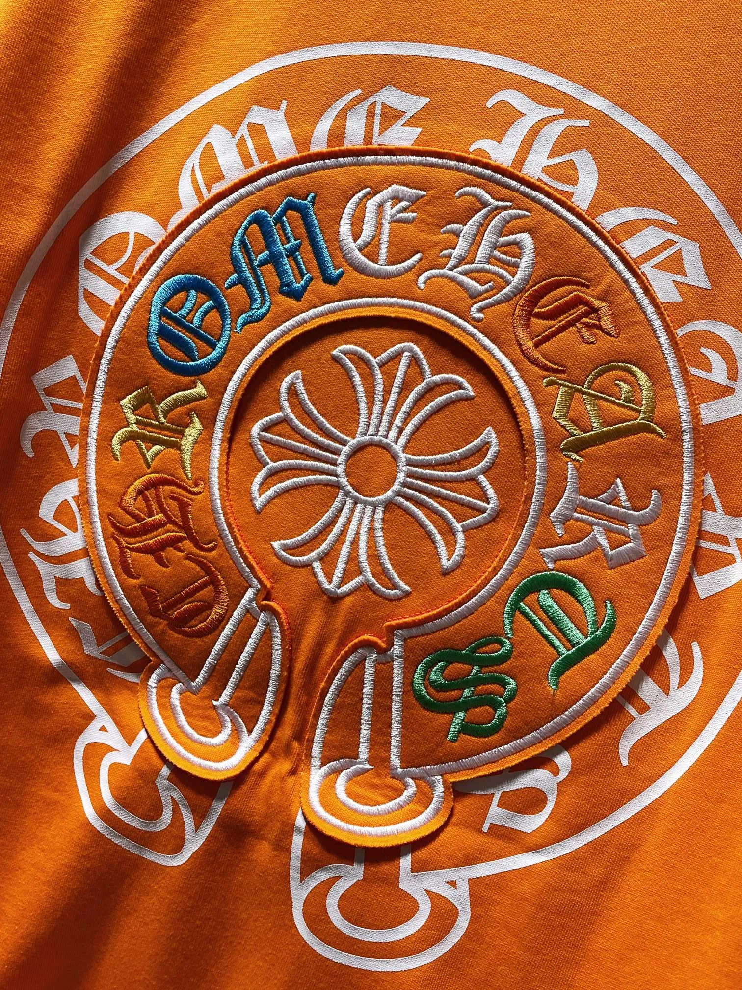 P174 New Chrome Hearts 25ss for summer. High-weight, environmentally friendly and high-quality top-quality fabric. 260g~270g. Embroidered colorful classic cross horseshoe short sleeves. Counter synchronization. Re-engraved version 1:1. Recommended colors: black, white, orange, blue. Size: S, M, L, XL.